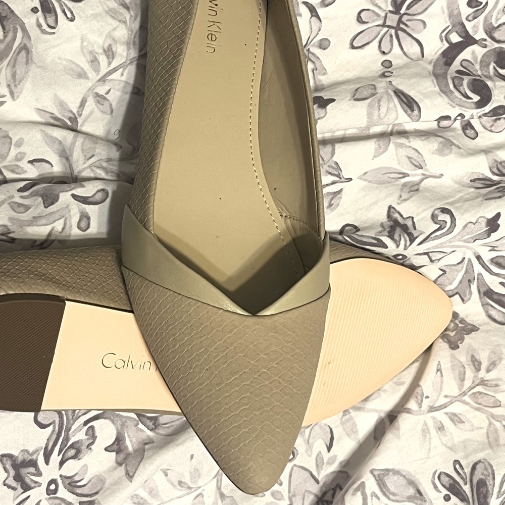Neutral Flats